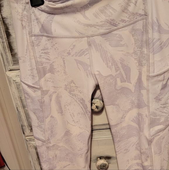 Lululemon - Picture 4 of 5